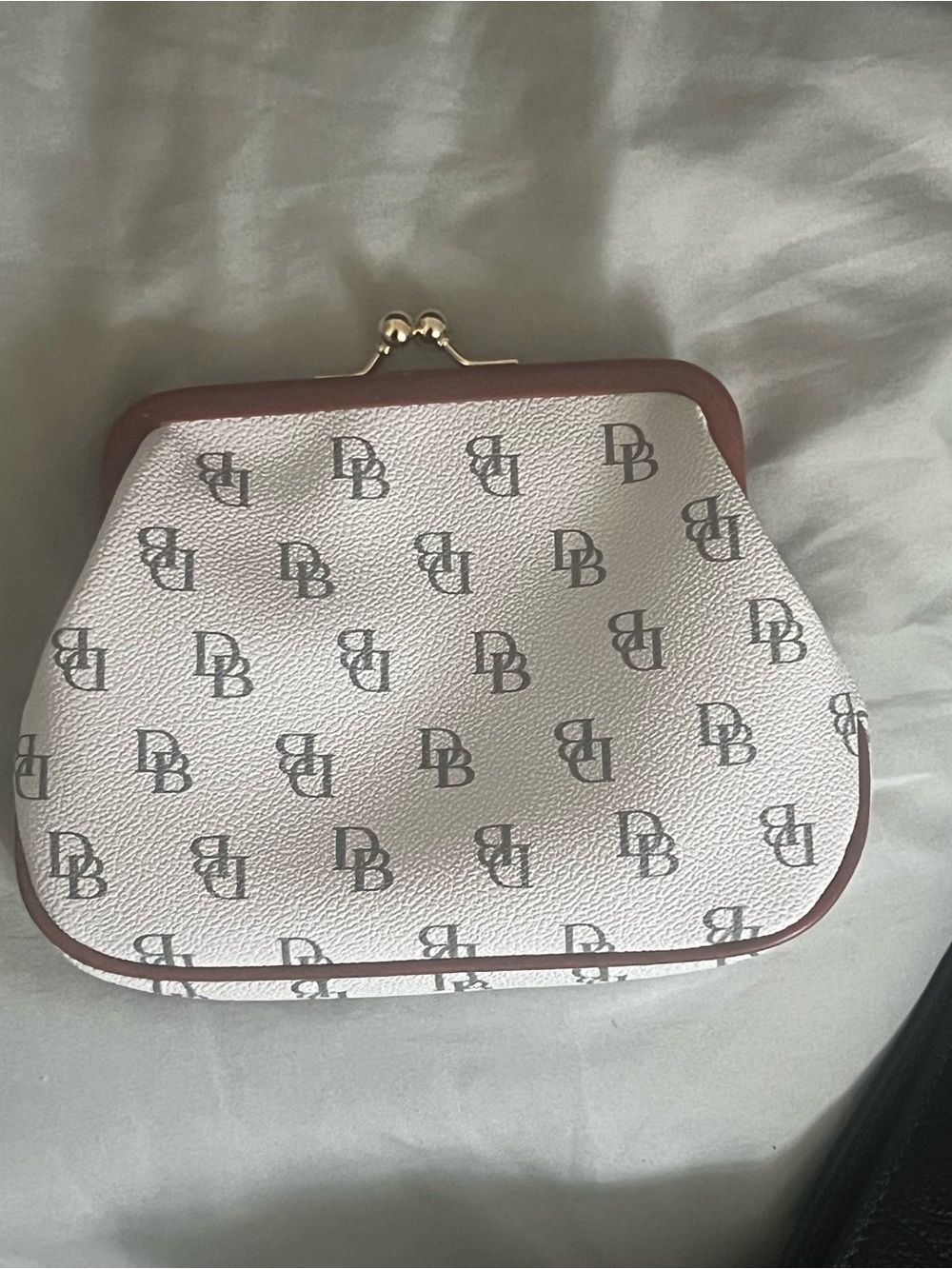 Dooney & Bourke White Monogram Kiss-Lock Coin Purse with Brown Trim - Picture 3 of 3
